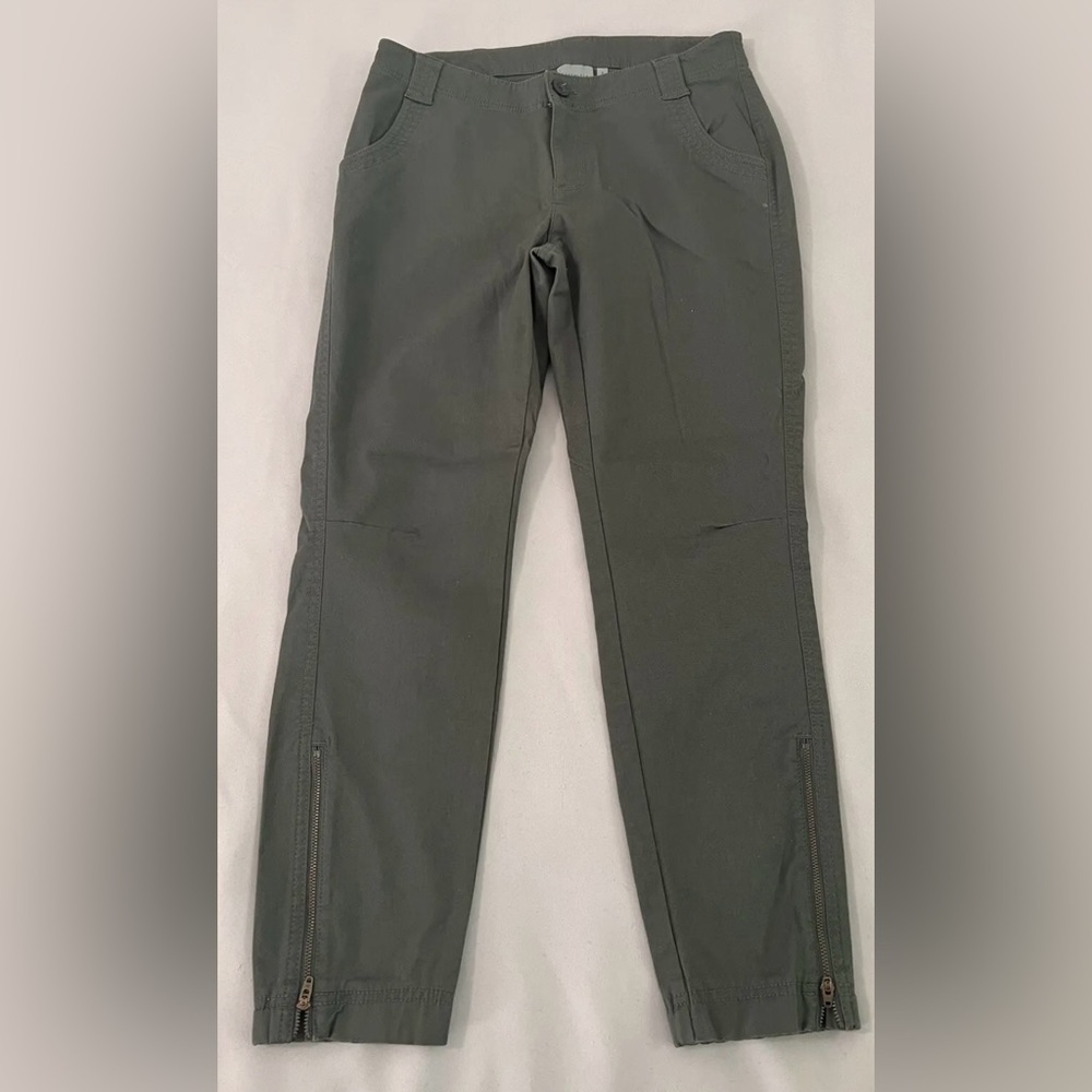 ATHLETA ORGANIC COTTON JASPER GREEN ZIPPER ANKLE CARGO PANTS Women’s Size 8